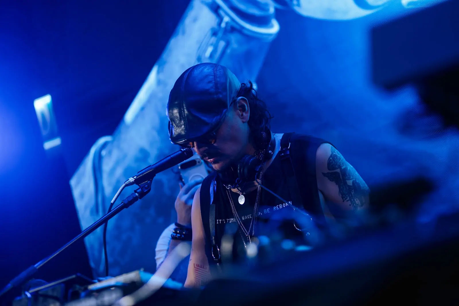 G. Felix performing live